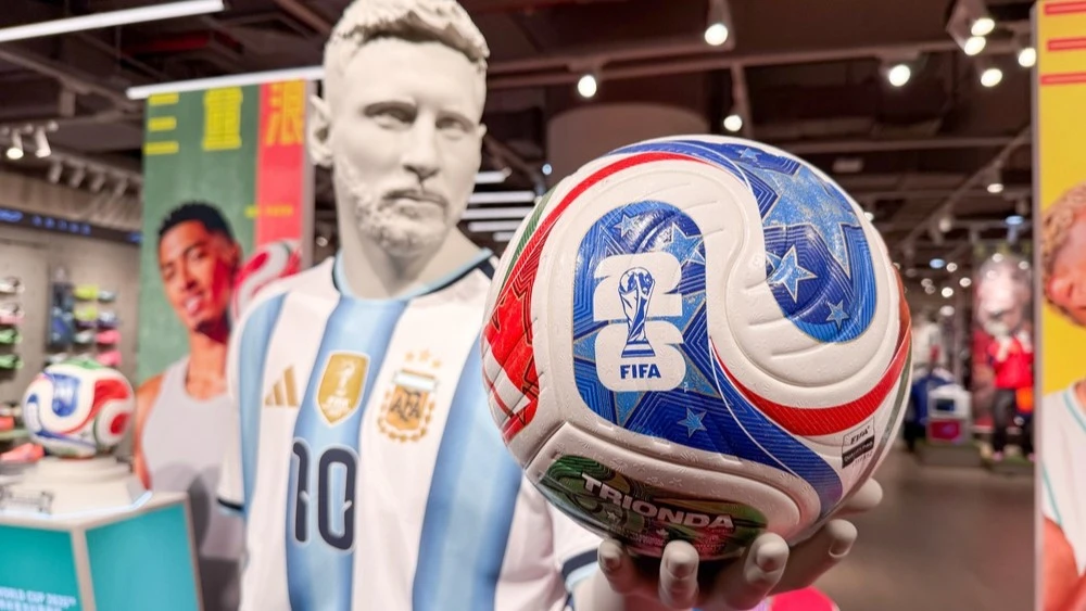 Adidas Trionda: Was der neue WM-Ball kann – und warum er durch WhatsApp rollt