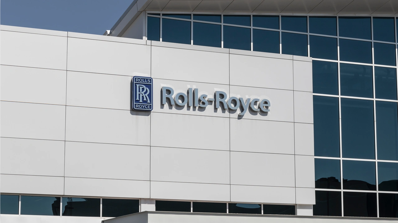 Rolls-Royce hebt Prognose und plant Aktienrückkaufprogramm