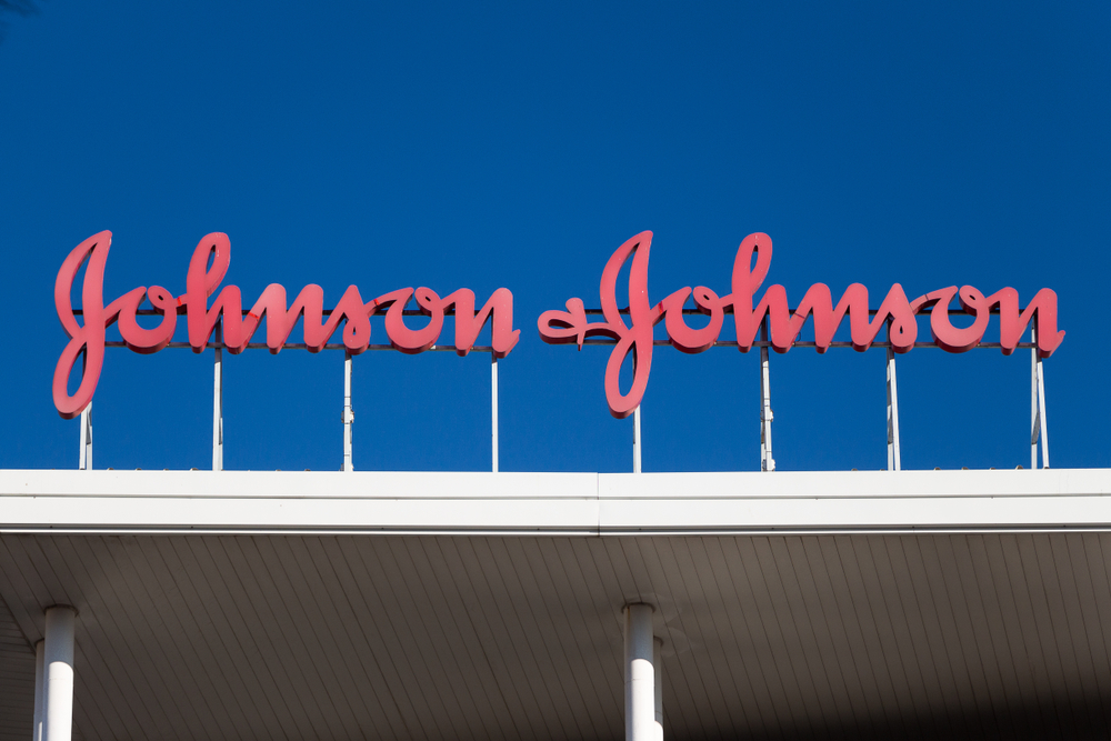 Johnson & Johnson steigert Umsatz deutlich und bestätigt Ausblick für 2026