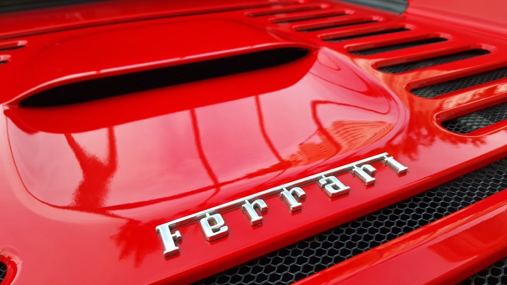 Mit Vollgas in Ihr Depot: Ferrari rast in die Euro-Titans!