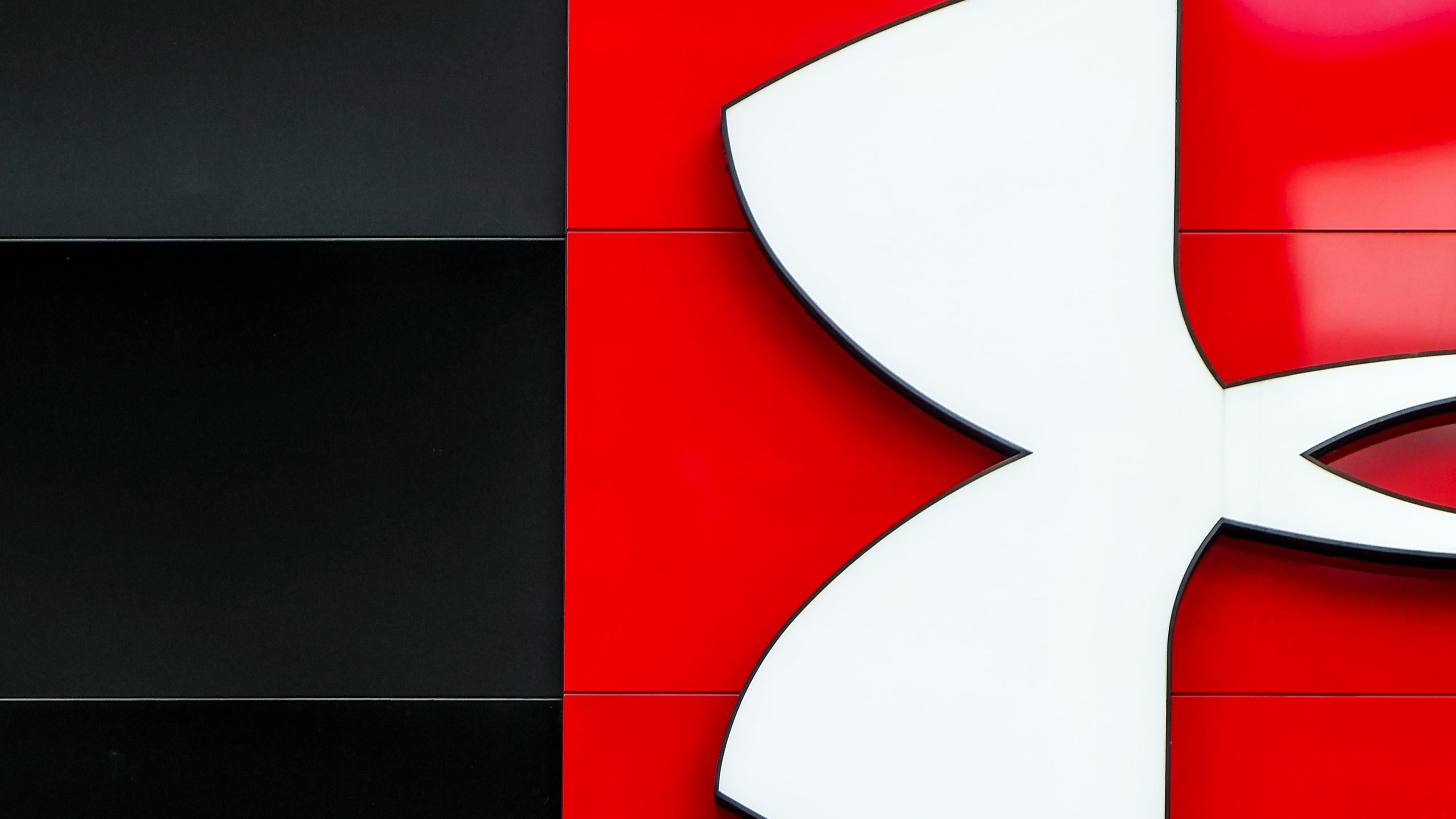 Under Armour: Umsatz fällt im ersten Quartal