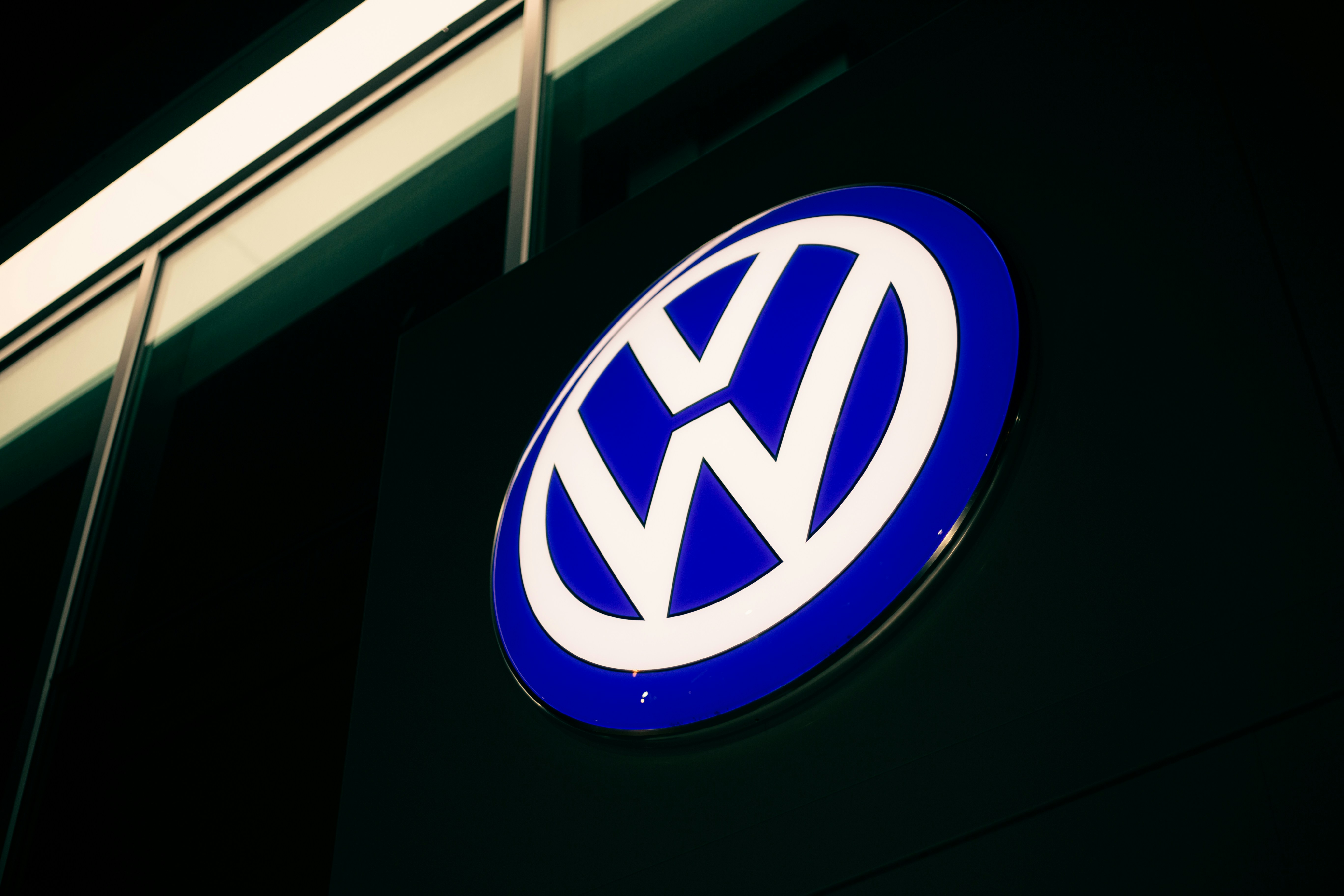 Gewinn-Einbruch bei Volkswagen – VW-Aktie taumelt