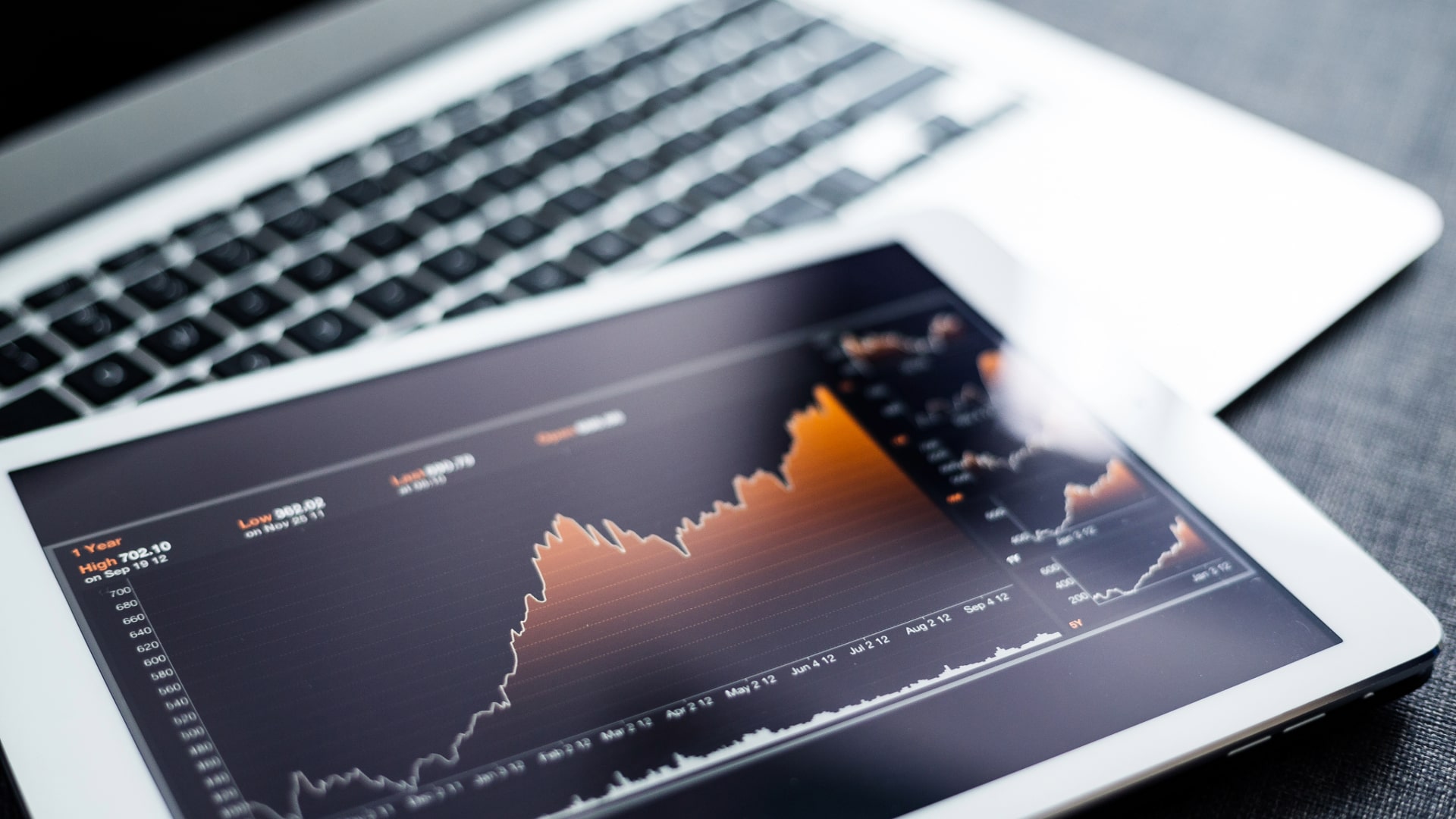 DAX-Newsflash: Telekom-Ausfall, Continental-Aufspaltung, Porsche taumelt