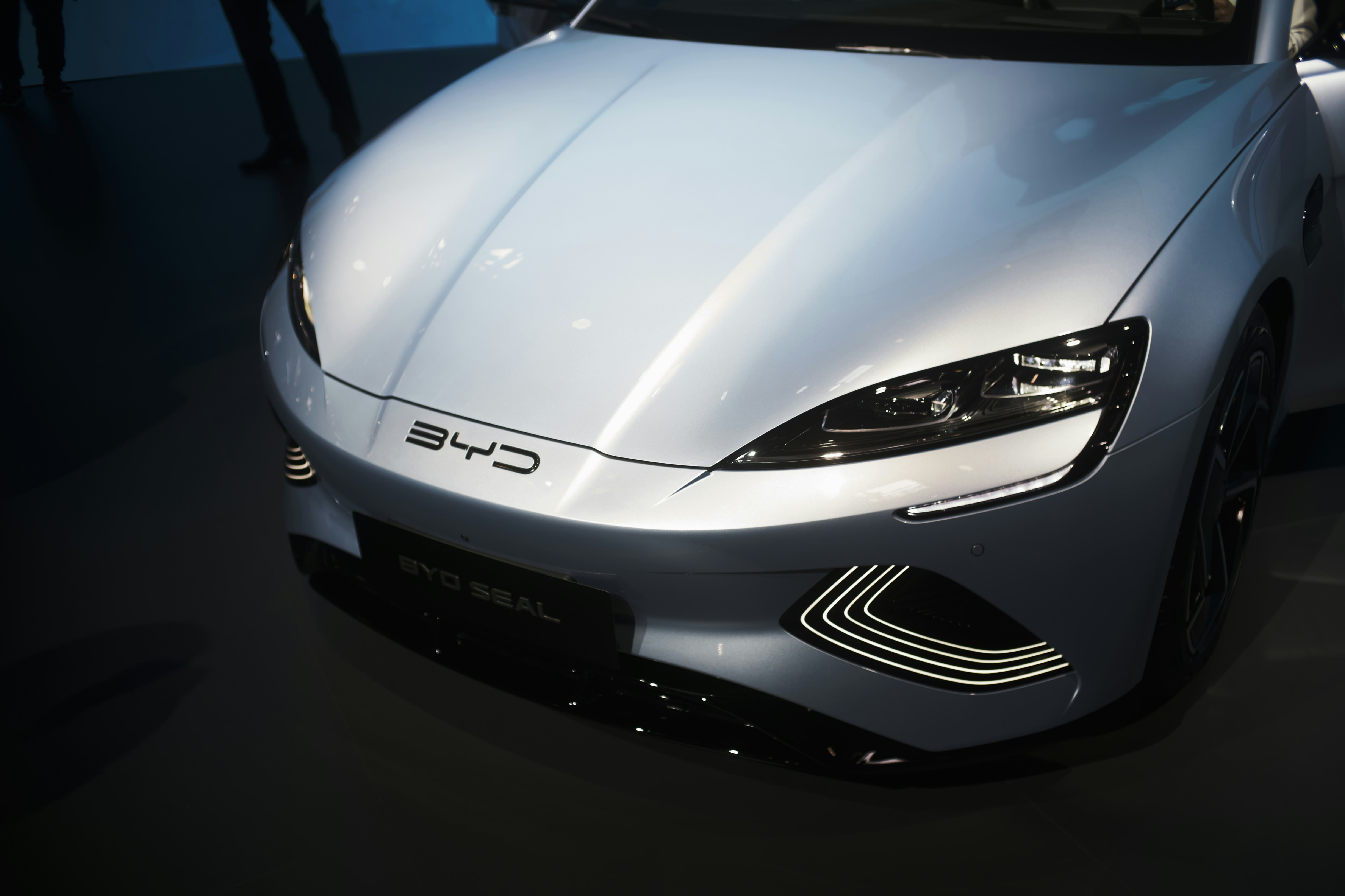 China/Rohstoffe News: BYD und Aramco Partnerschaft, Zollstreit mit China trifft Boeing, Asiens Börsen im Aufwind