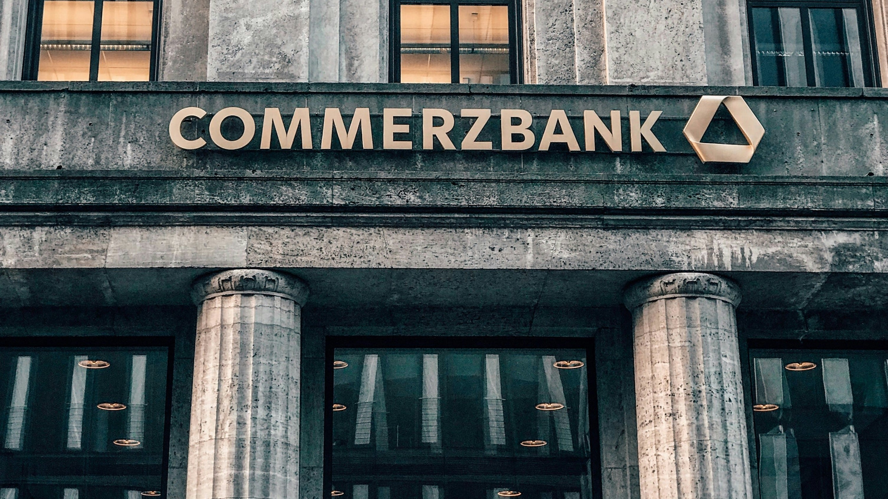 Online-Banking der Commerzbank crasht im Unicredit-Poker