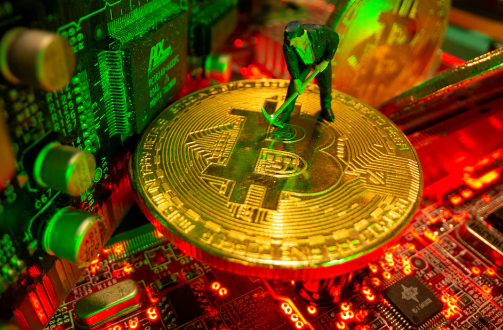 Schaufeln für den Goldrausch: Wie investiert man in Bitcoin-Mining?