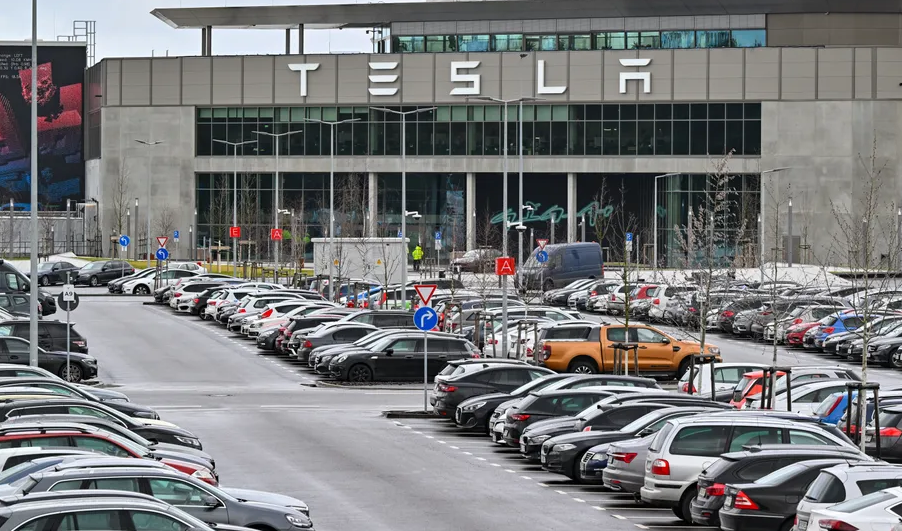 „Perfider Anschlag“ gegen Tesla: Extremisten sabotieren Elon Musks Gigafactory