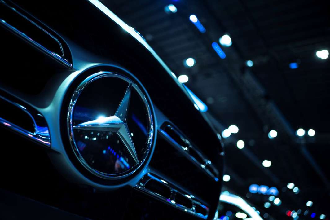 Durchbruch in der autonomen Fahrtechnologie: Mercedes-Benz erhält Zulassung vor Tesla