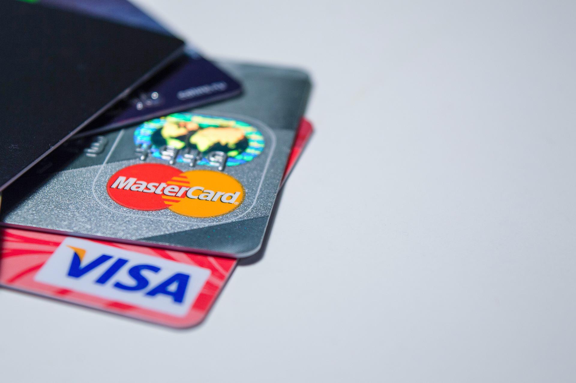 Fürs Zahlen mehr zahlen: Visa und Mastercard erhöhen Gebühren in Großbritannien