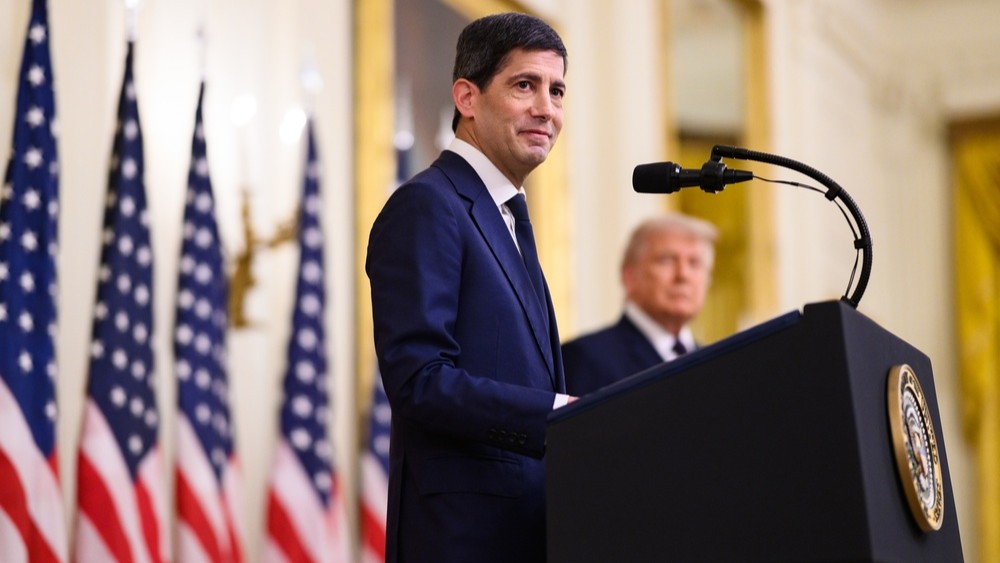 Hohe Inflation, Anleihezinsen auf 24-Jahreshoch und eine weitere Eskalation im Iran? Der neue Fed-Chef Kevin Warsh steht weiter unter Druck. Bereitet die Notenbank den Ernstfall vor?