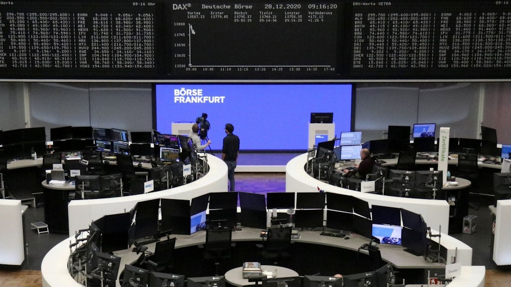 DAX-Newsflash: Amazon setzt auf Daimler - BASF verklagt Clariant - VW mit Sparprogramm