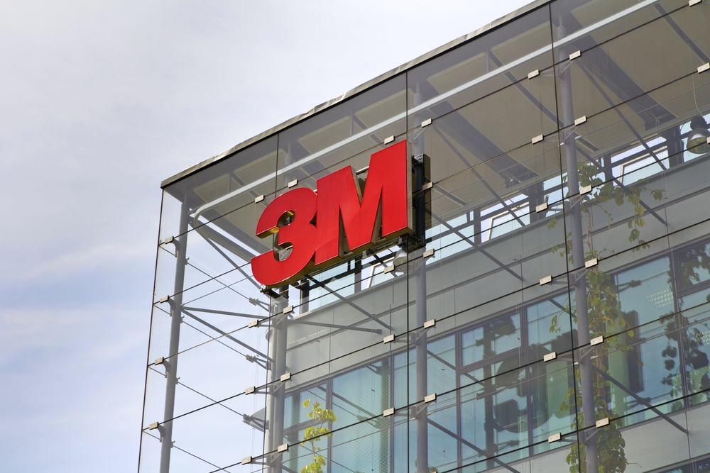 3M übertrifft Erwartungen und hebt den Ausblick an