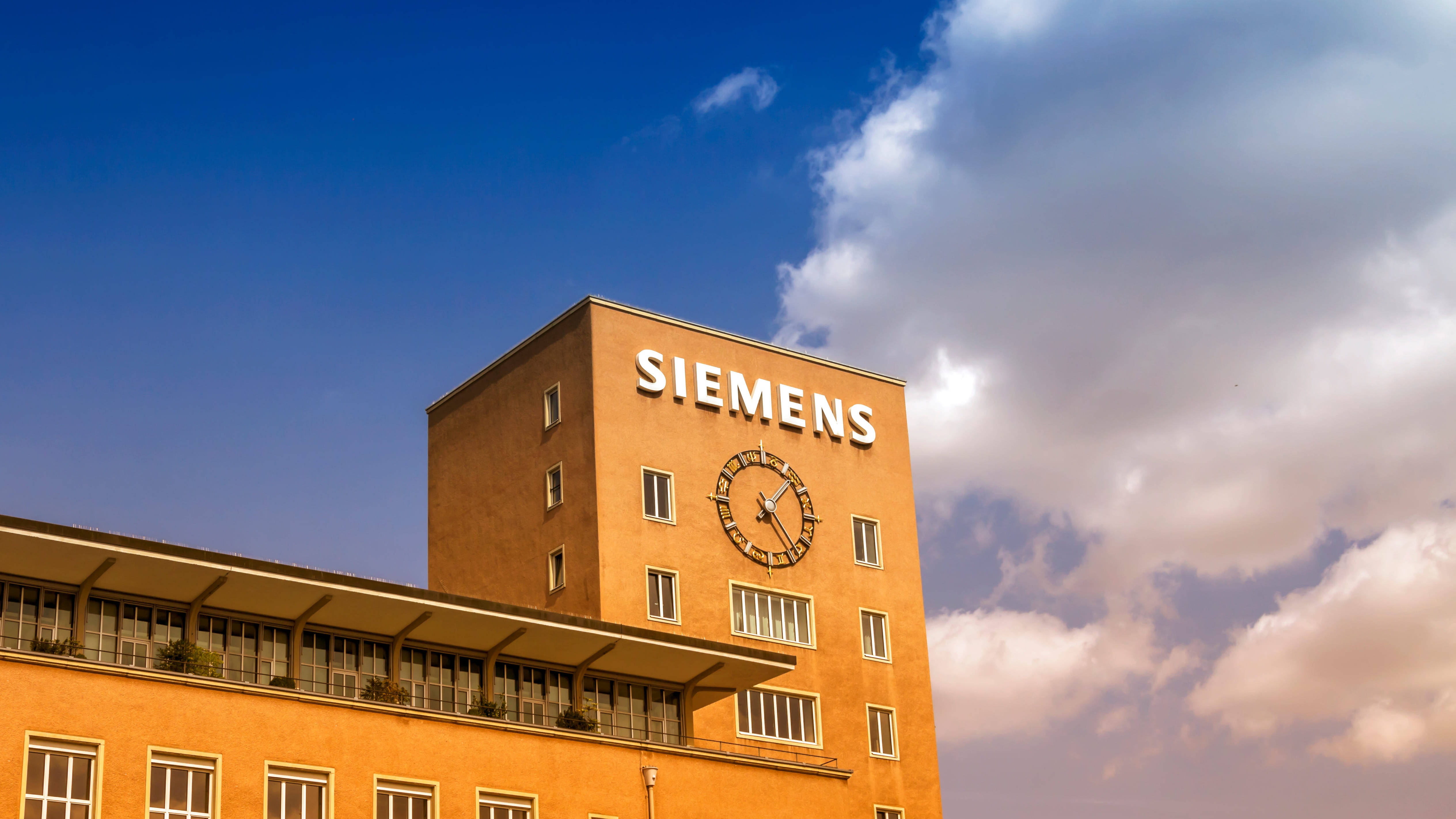 Rekorde für Siemens: Aktie trotzdem vor 50-Prozent-Crash?
